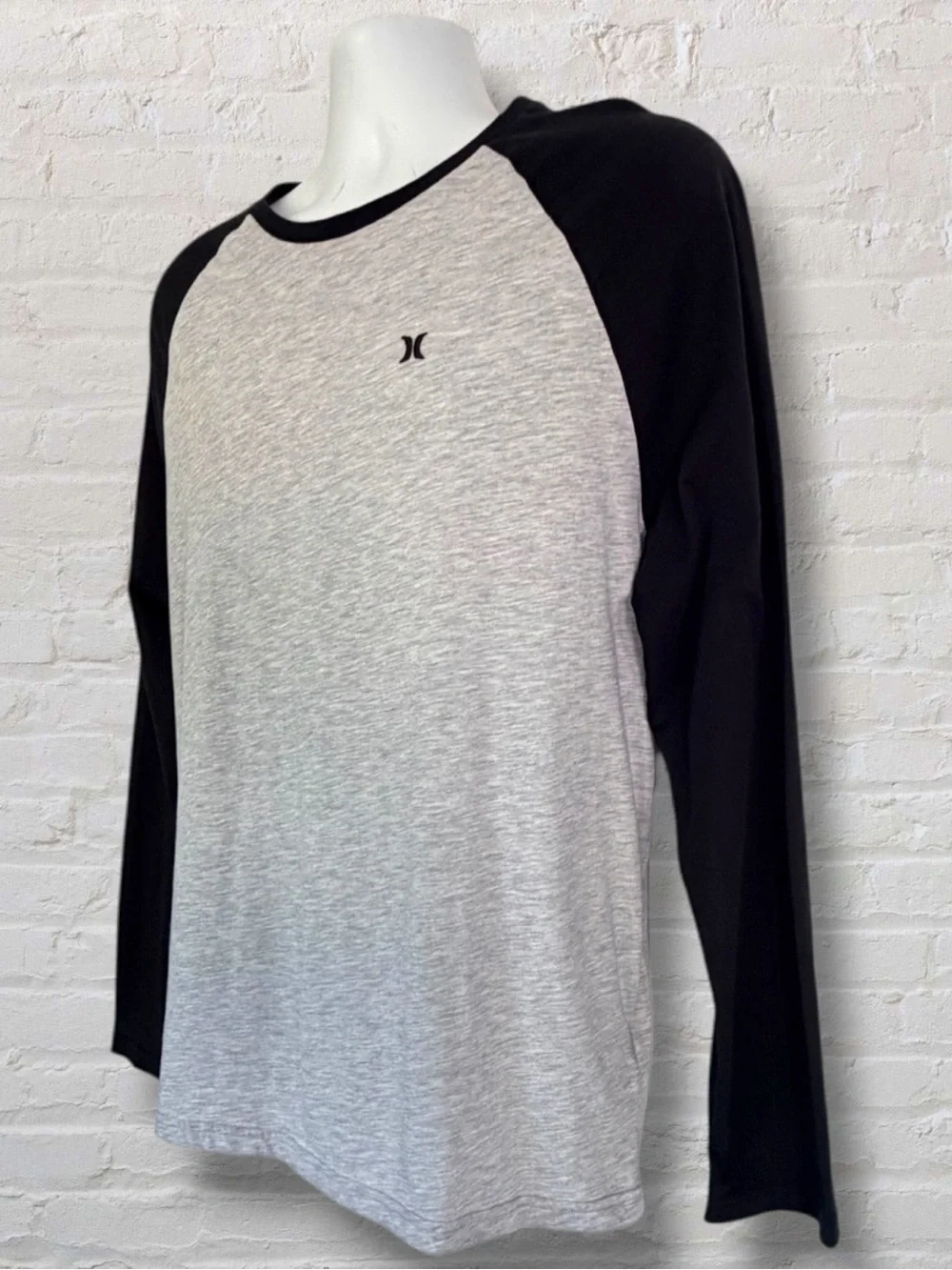 Hurley Men’s XL Gray Black Long Sleeve Raglan crewneck Baseball Tee Logo Shirt